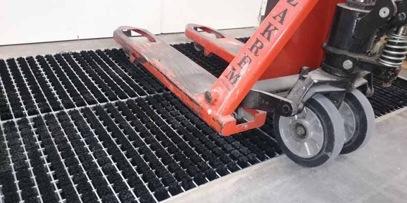 Steel brush grates